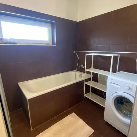 Bratislava, Bagra Family Apartment, Bathtub, Balcony, Free Parking, 6km Old Town *