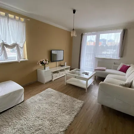 Bratislava, Bagra Family Apartment, Bathtub, Balcony, Free Parking, 6km Old Town Братислава