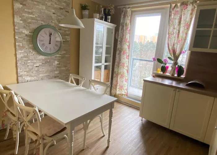 Bagra Family Apartment, 1-4 Guests, 65m2, Balcony, Bathtub, Free Parking, Wifi, 6km Old Town, Bratislava