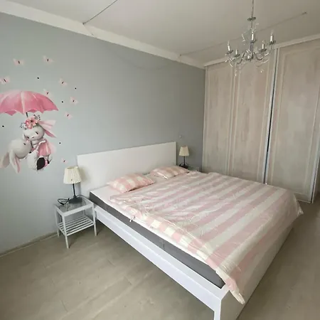 アパート Bagra Apartment, 1-4 Guests, Free Parking & Wifi, 10 Min From Downtown ブラチスラヴァ